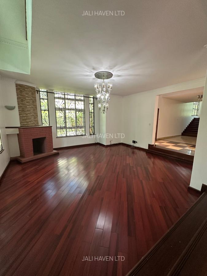 5 Bed Villa with En Suite in Lavington - 4