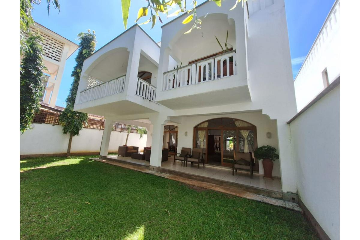 4 Bed Villa with En Suite in Nyali Area - 4