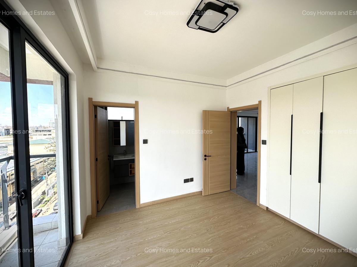 2 Bed Apartment with En Suite at Lavington - 5