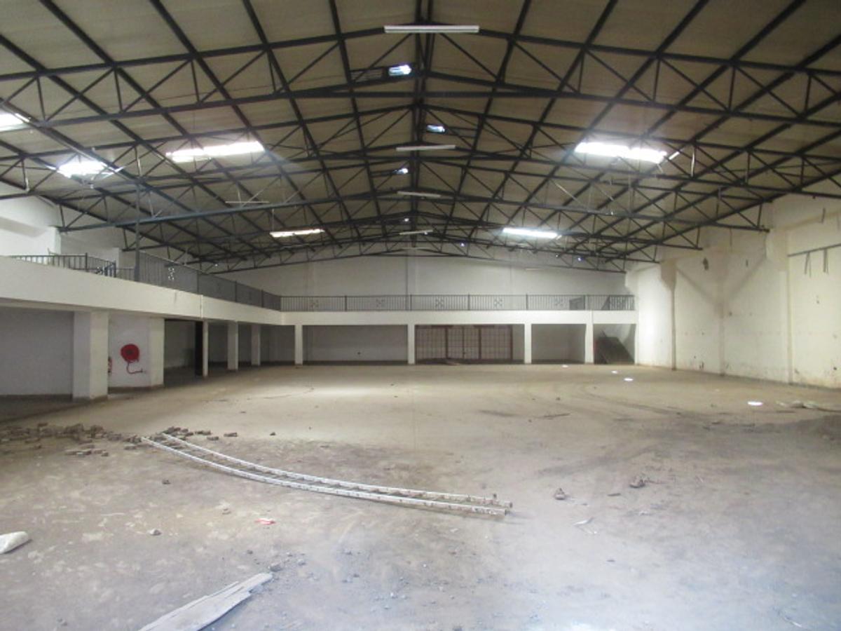 Warehouse with Parking in Industrial Area - 11