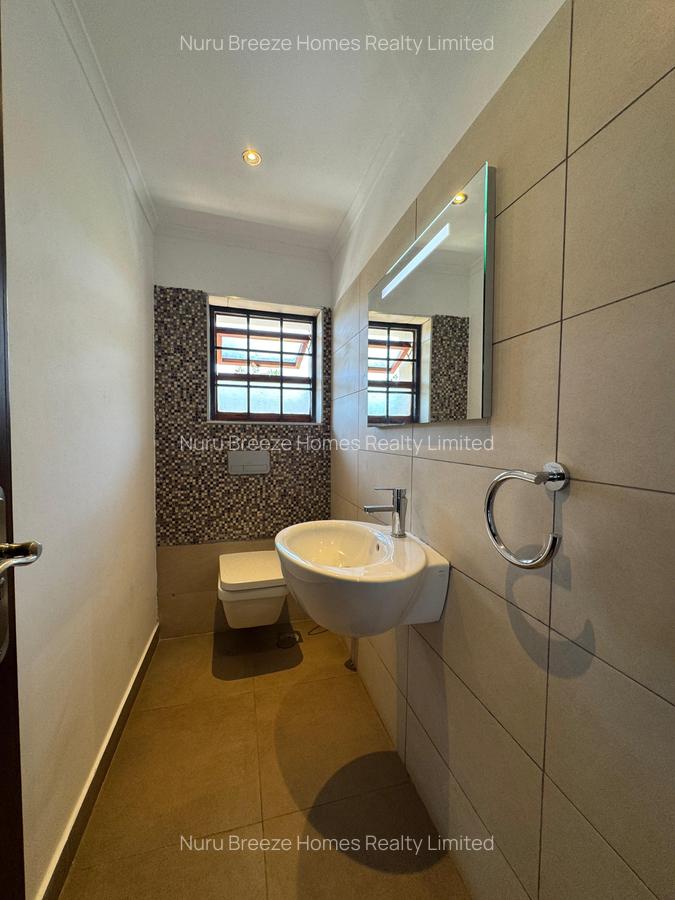 5 Bed Townhouse with En Suite in Runda - 16