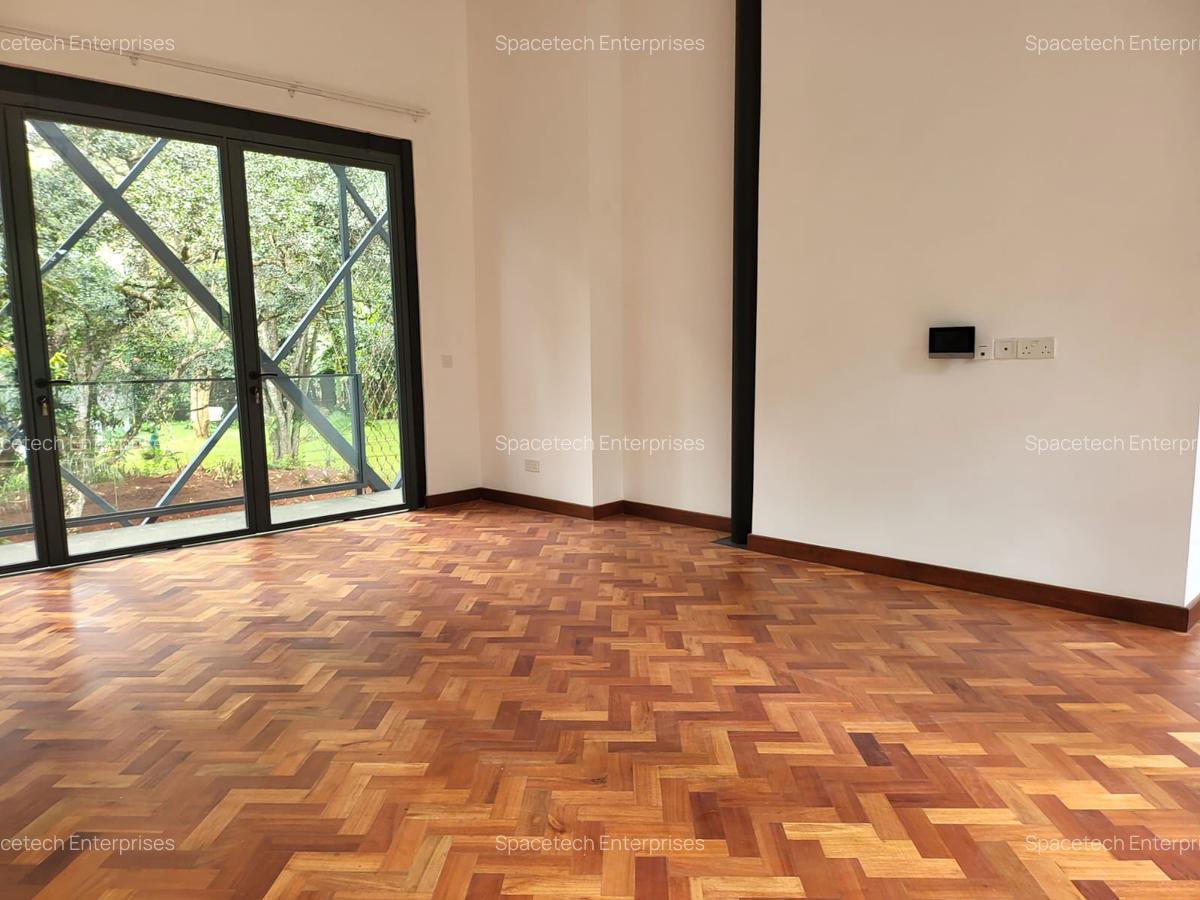 4 Bed Townhouse with En Suite in Lake View - 17