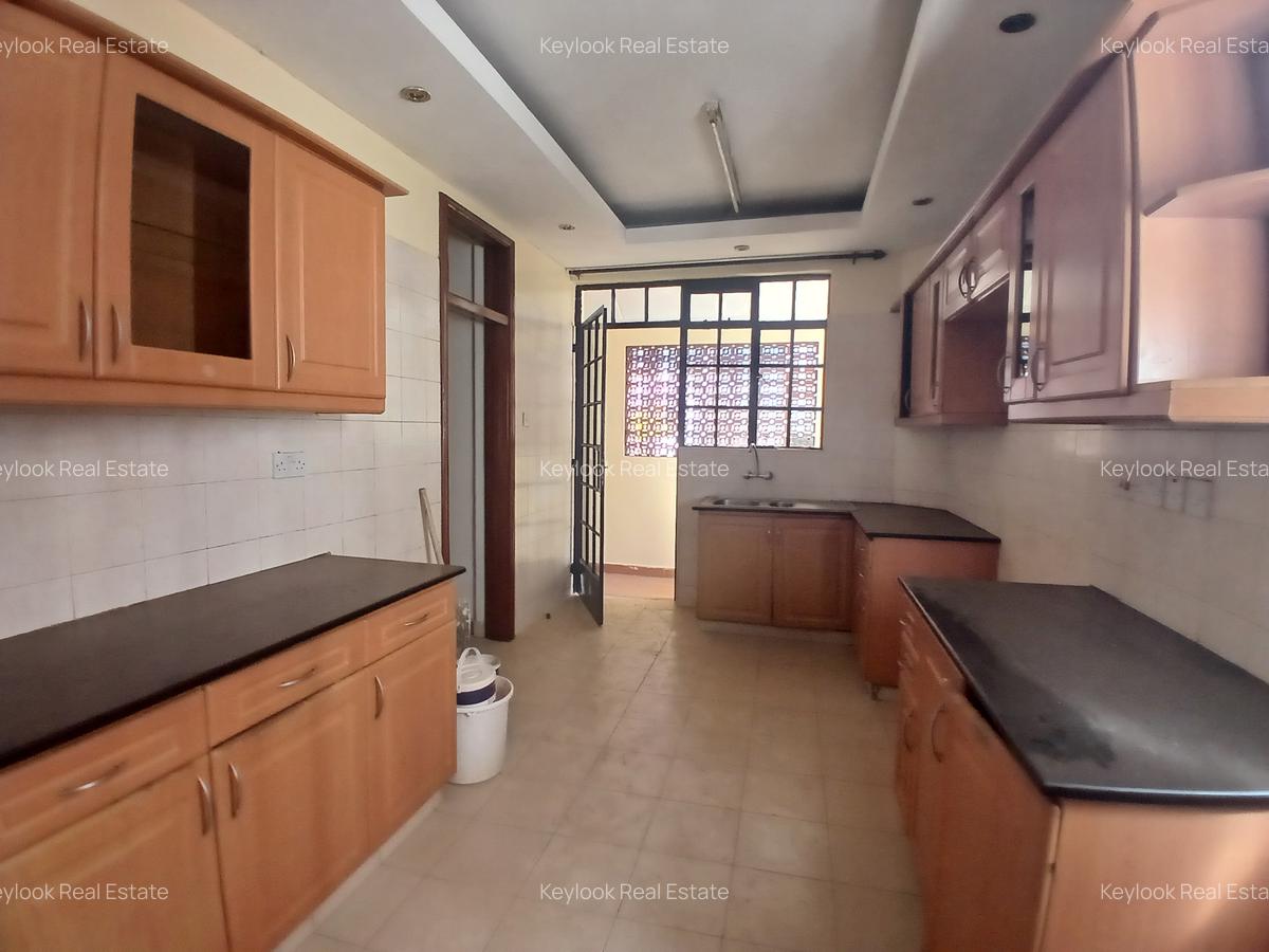 4 Bed Townhouse with En Suite at Lavington - 6