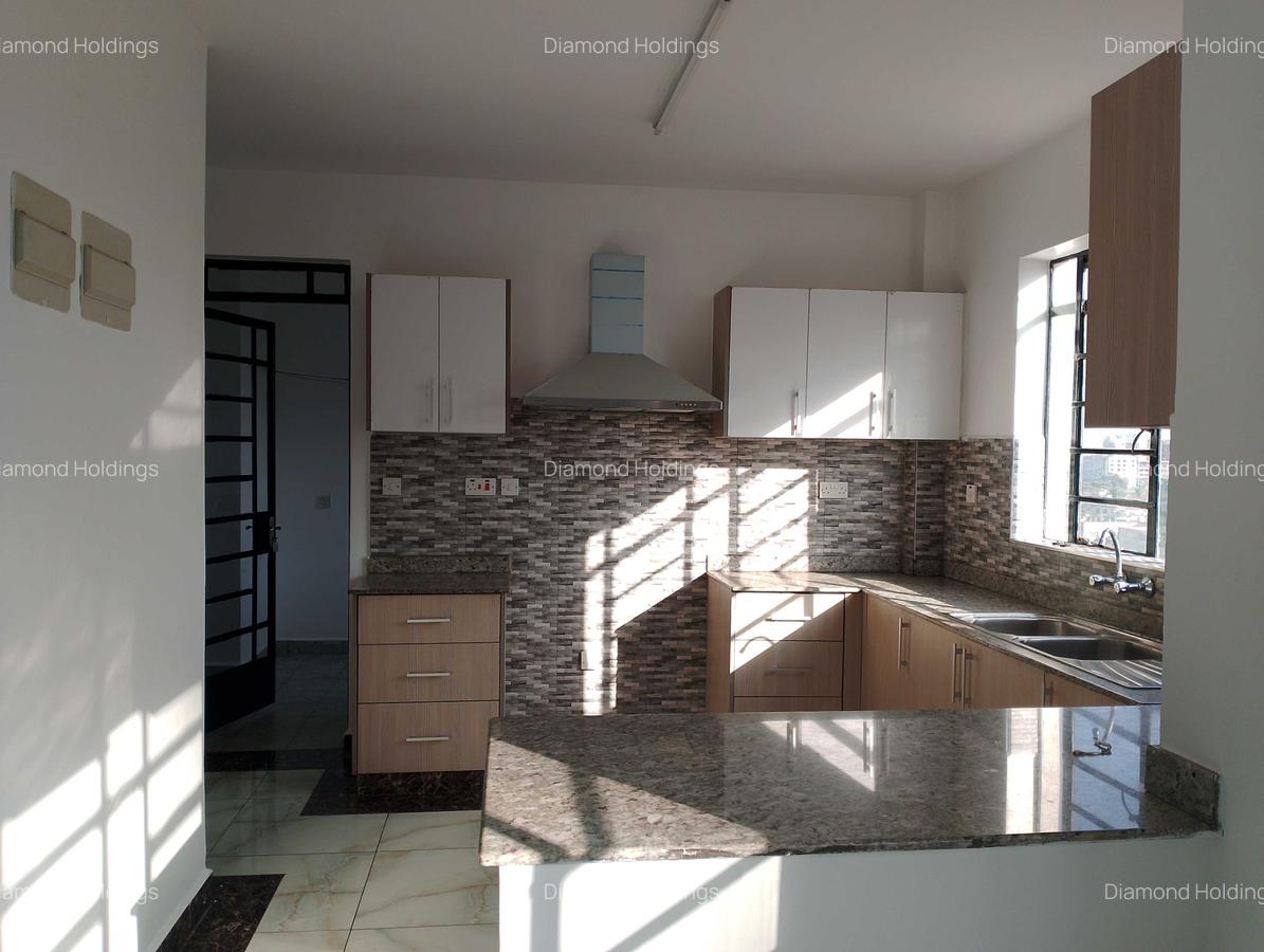 3 Bed Apartment with En Suite at Parklands - 6