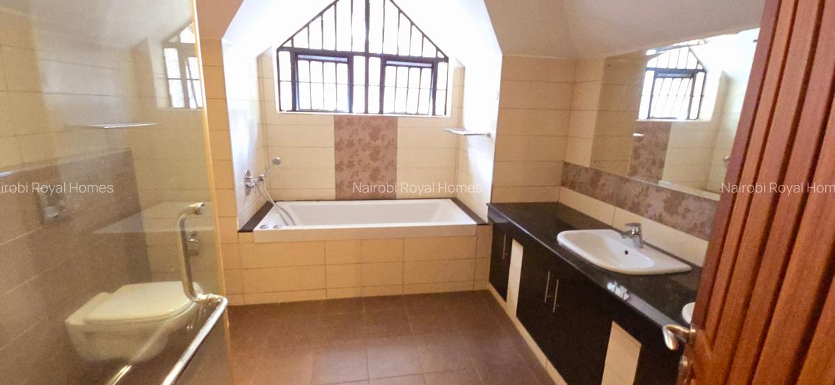 5 Bed Townhouse with En Suite at Lavington Green - 8