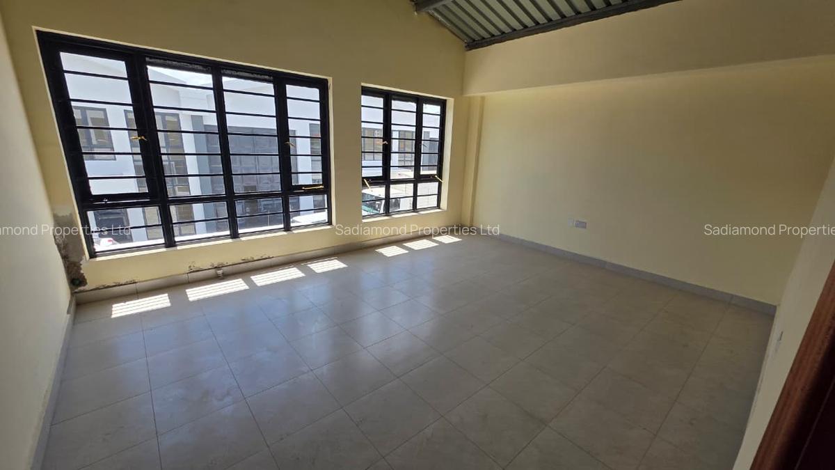 4,100 ft² Warehouse with Parking in Eastern ByPass - 1