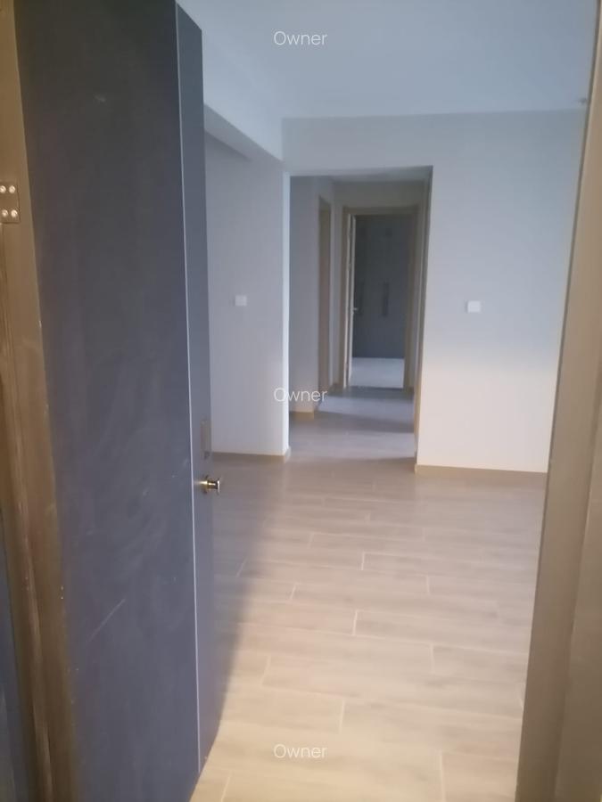 3 Bed Apartment with En Suite at - 7