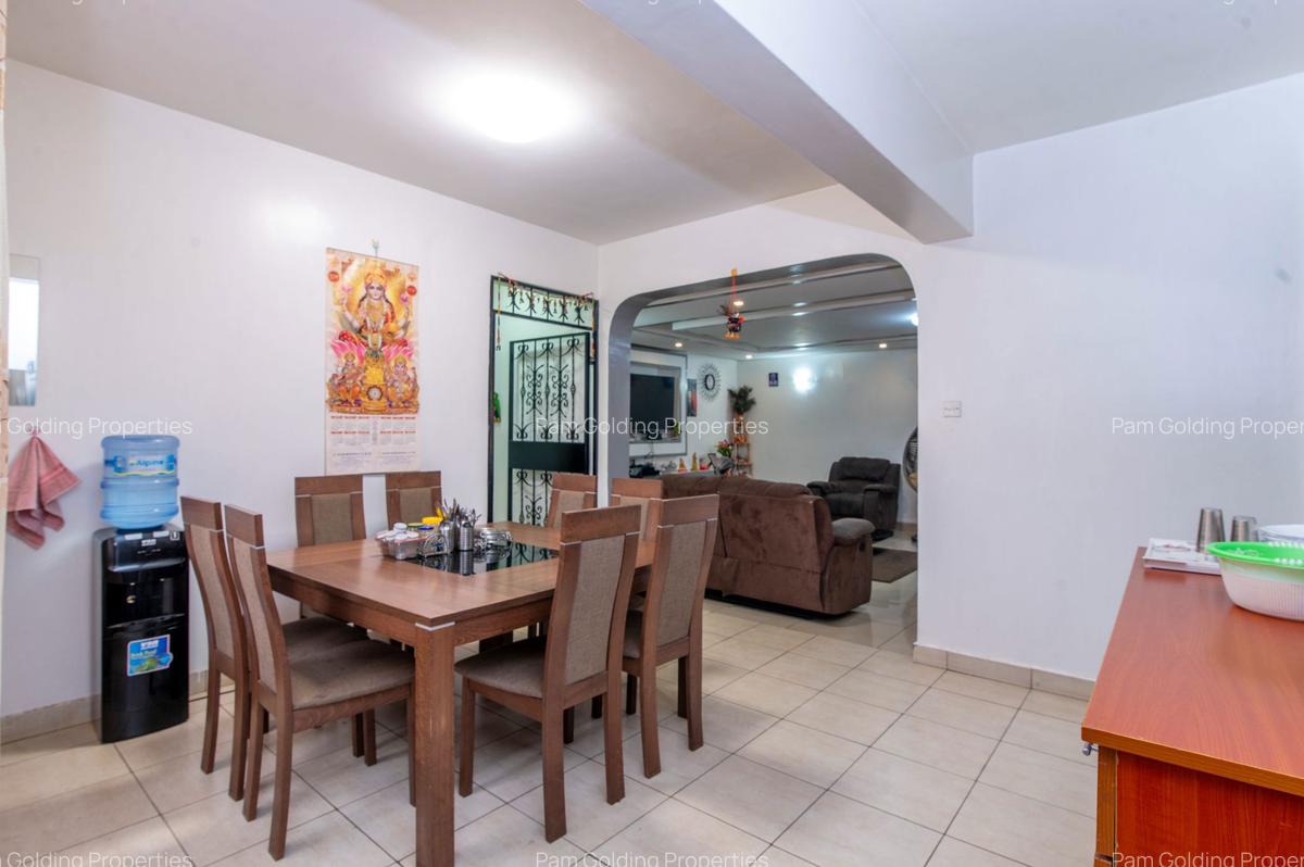 3 Bed Apartment with En Suite in Parklands - 6