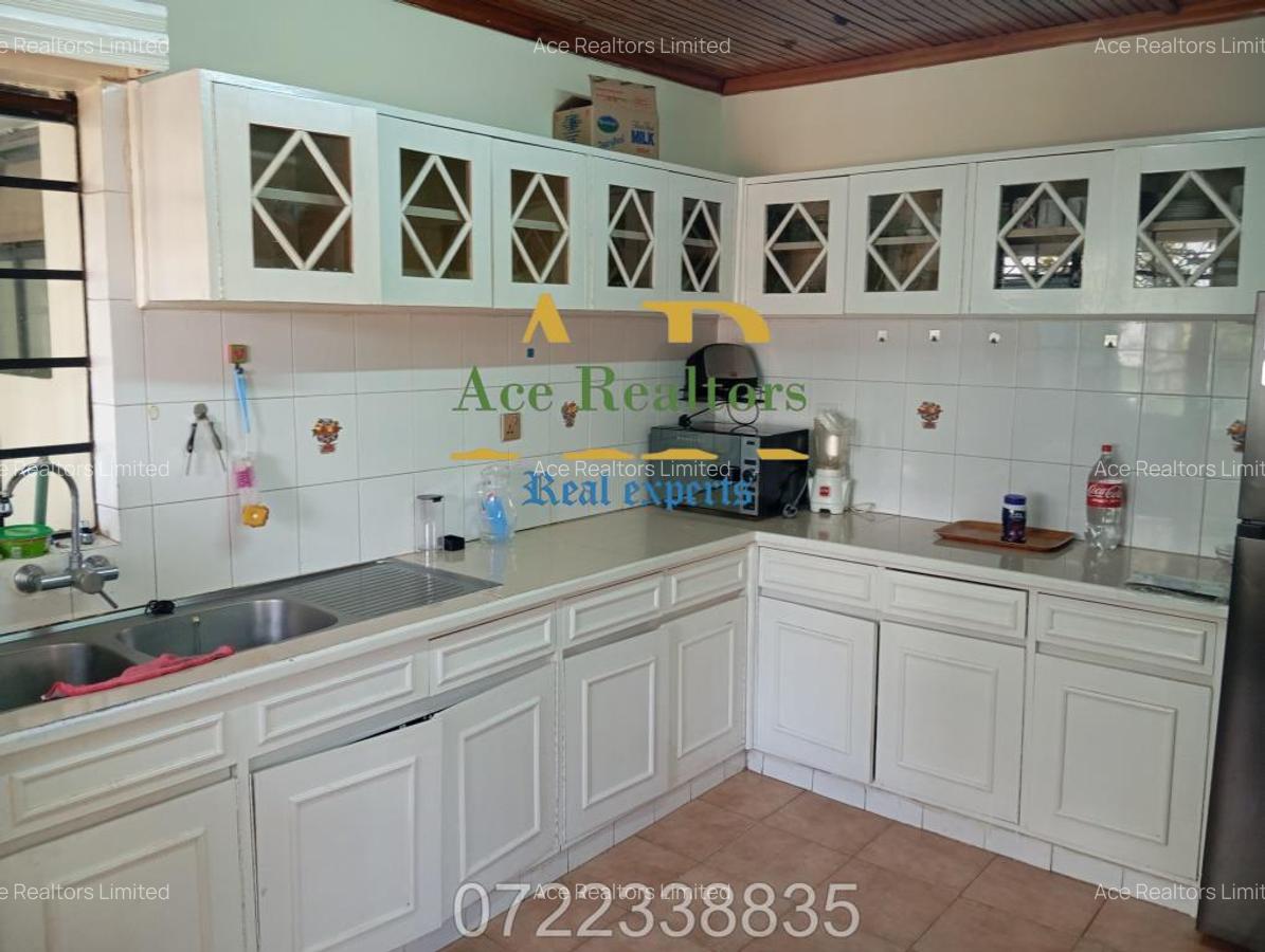 2 Bed Apartment with En Suite at Near Sarit Centre - 5