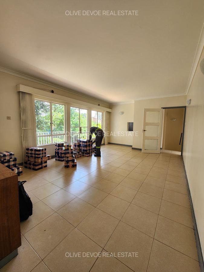 3 Bed Apartment with En Suite in Parklands - 10