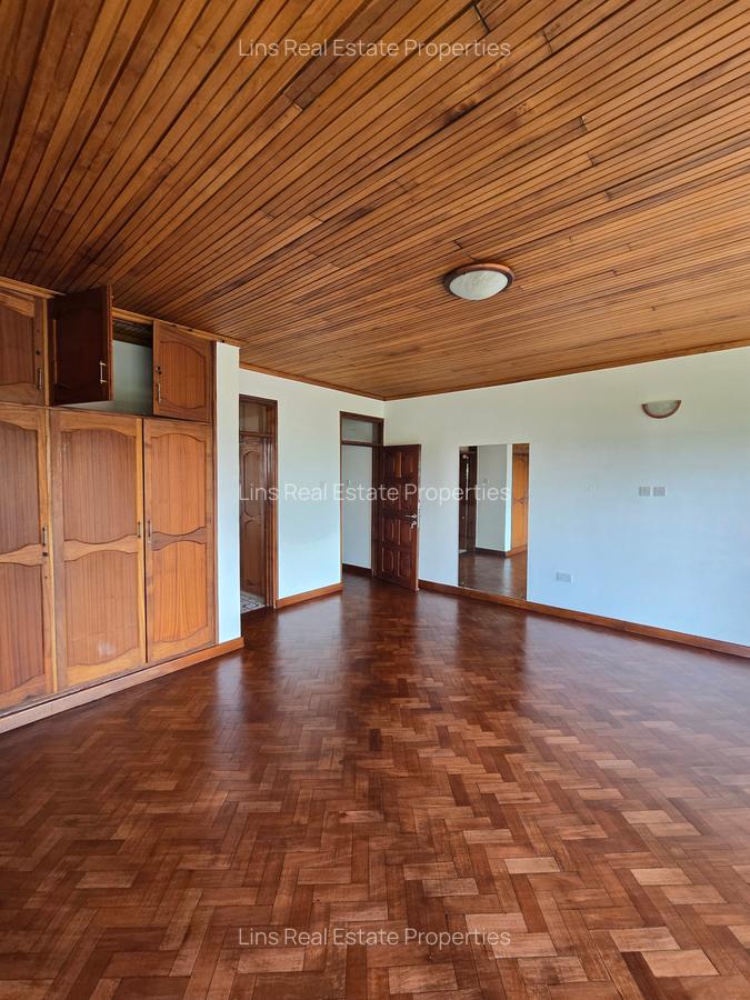 5 Bed House with En Suite in Runda - 8