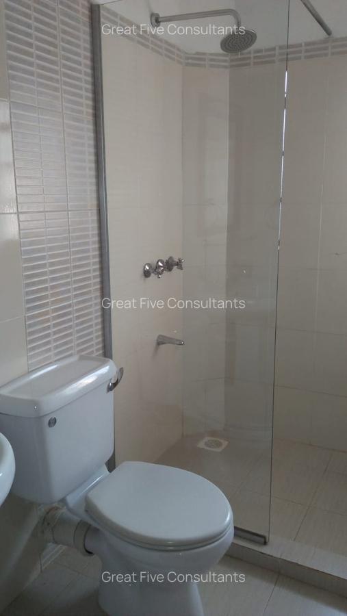 5 Bed Villa with En Suite in Runda - 12