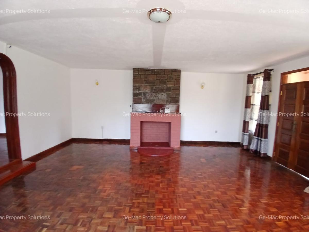 5 Bed House with En Suite in Runda - 12