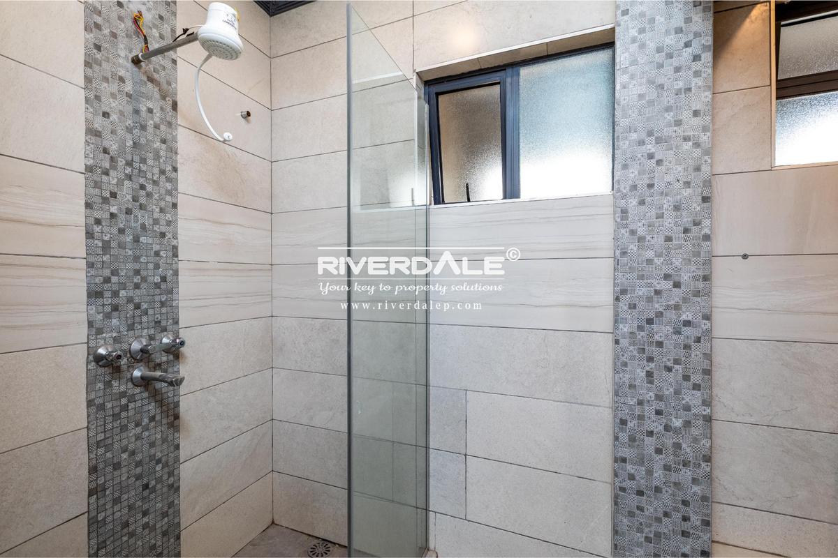 4 Bed Apartment with En Suite in Parklands - 7