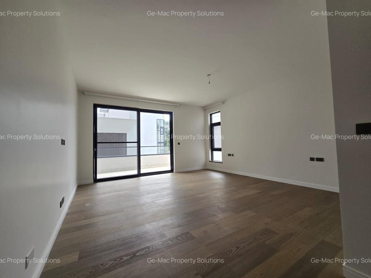 5 Bed House with En Suite in Lavington - 16