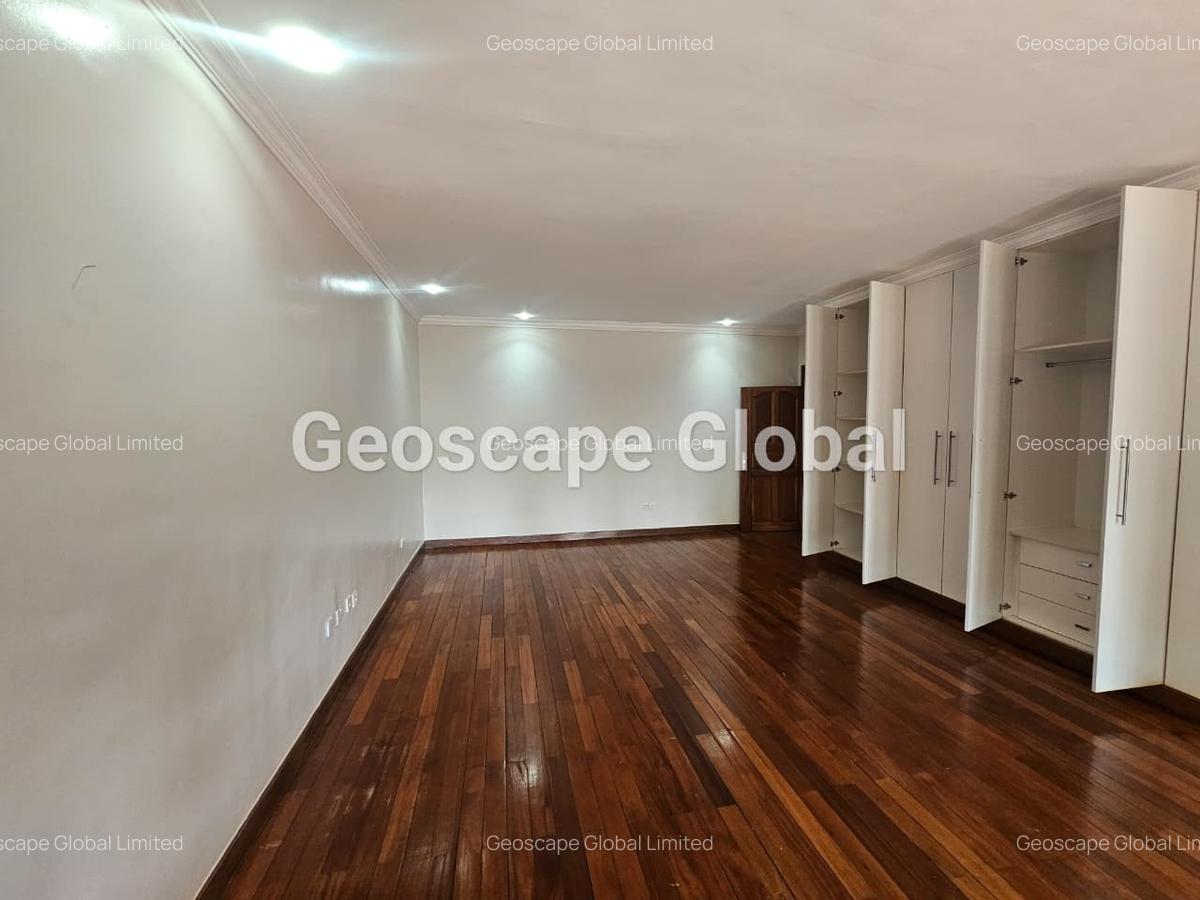 5 Bed House with En Suite in Runda - 8