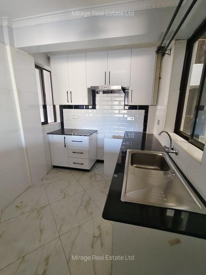 2 Bed Apartment with Gym in Garden Estate - 16