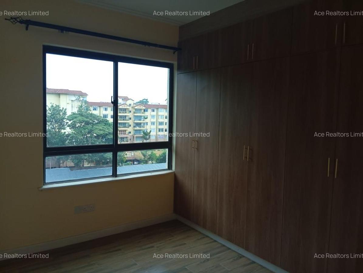 3 Bed Apartment with En Suite at Lavington - 8