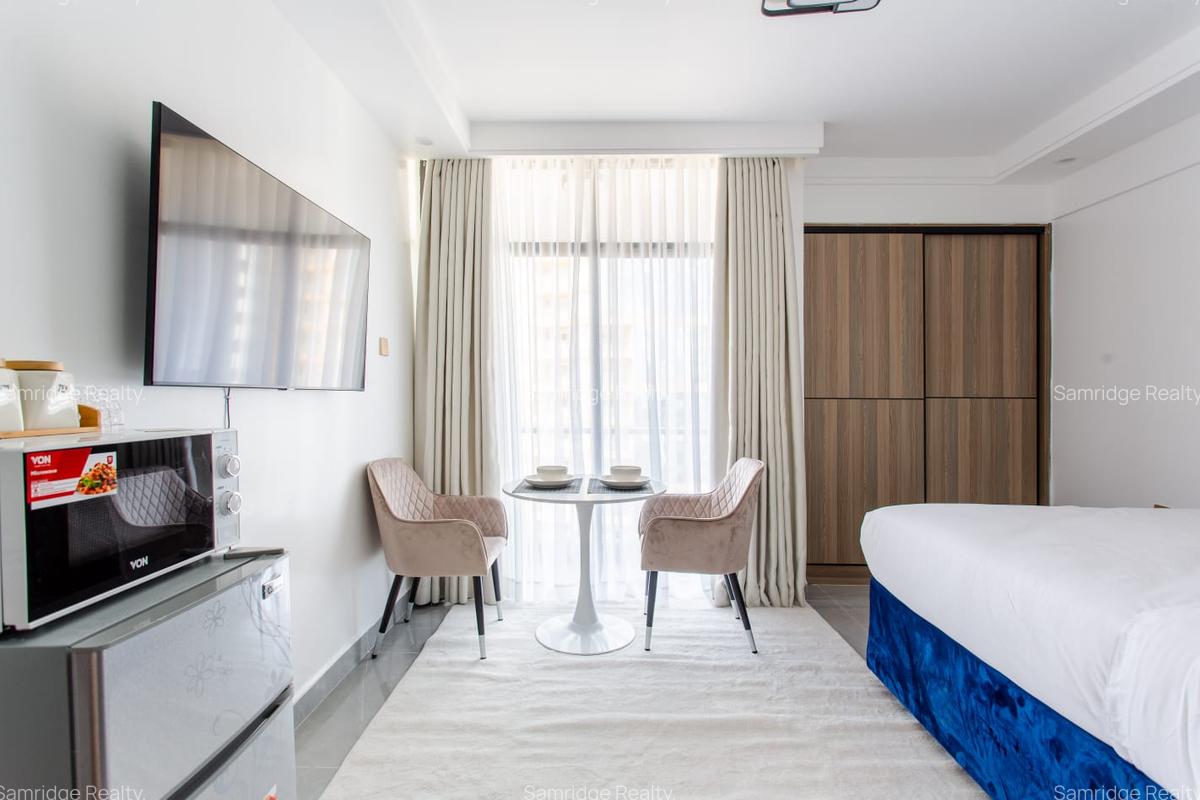 Serviced Studio Apartment with En Suite in Lavington - 1