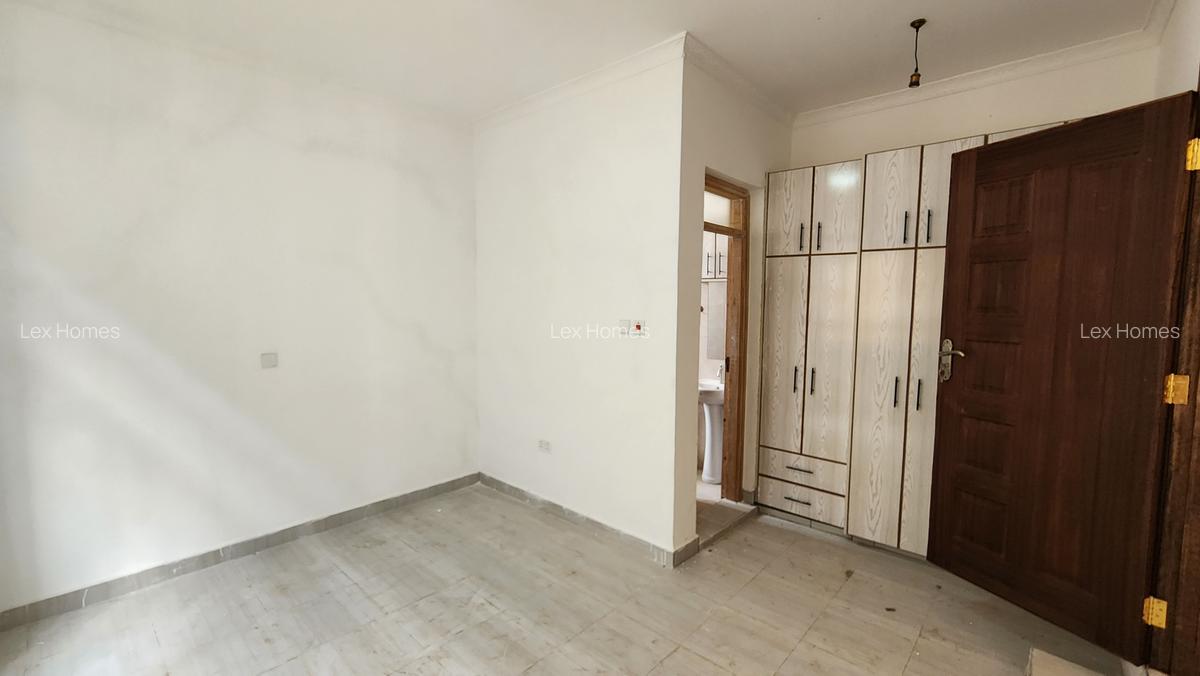 4 Bed House with En Suite at Rimpa Road - 15