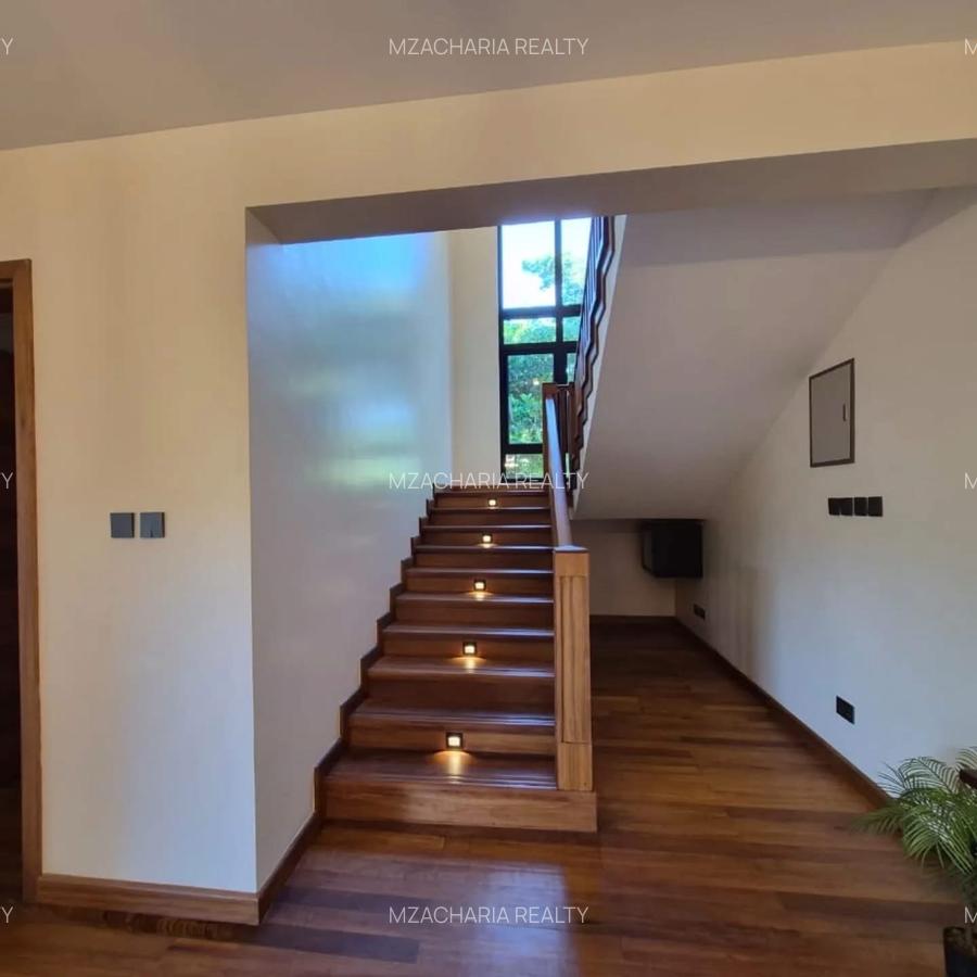 5 Bed Villa with En Suite in Runda - 9