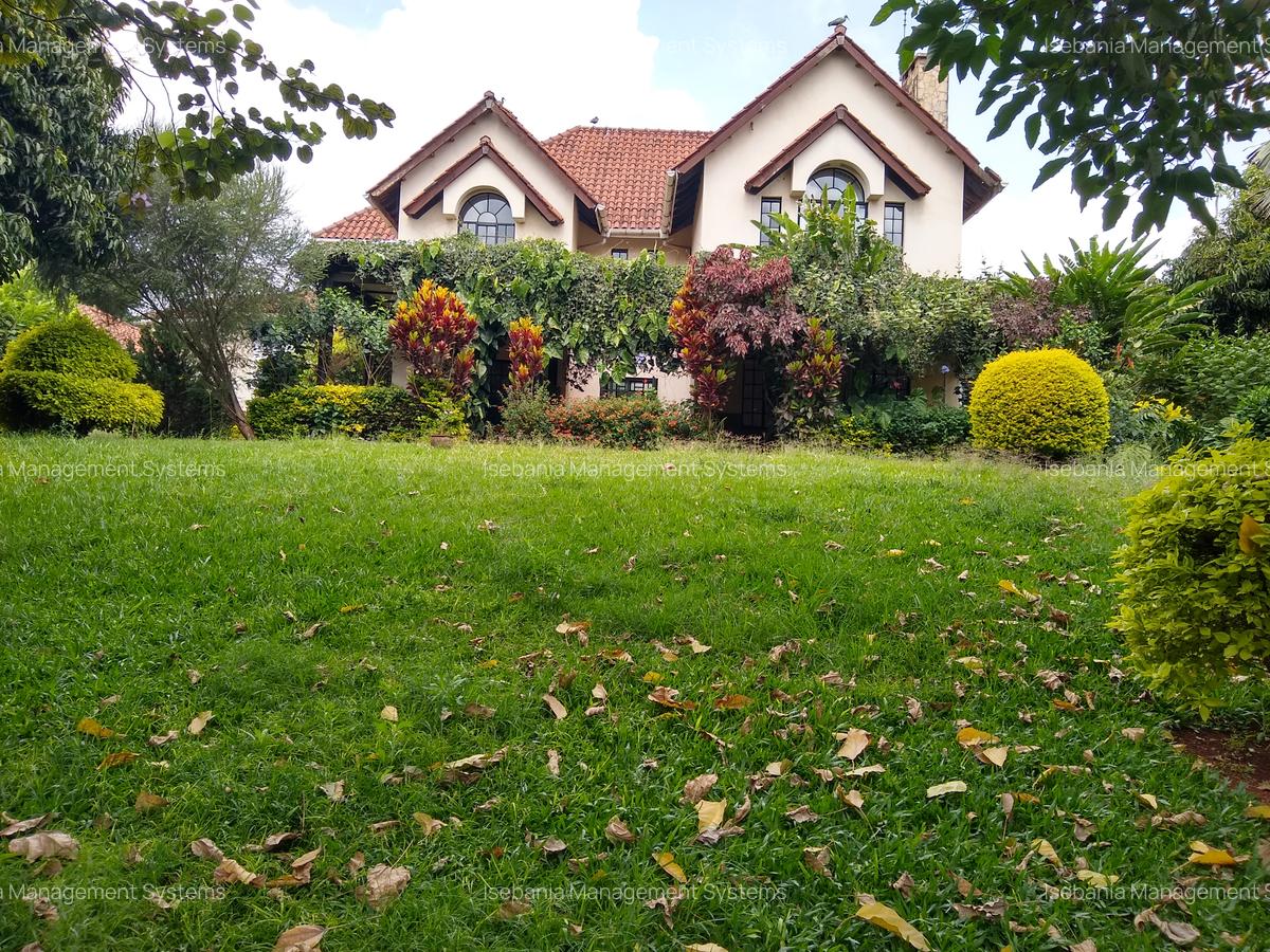 4 Bed House with En Suite at - 1