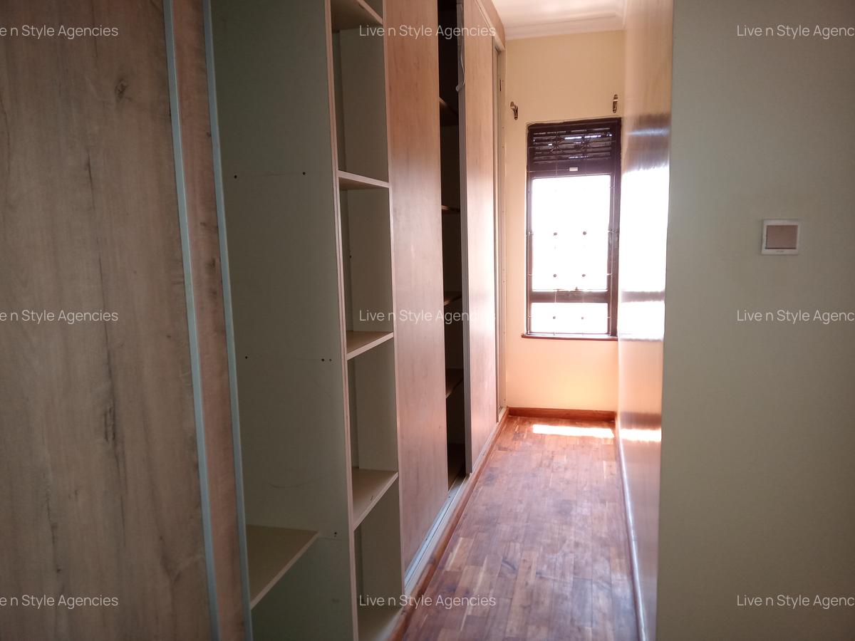 5 Bed House with En Suite in Runda - 12