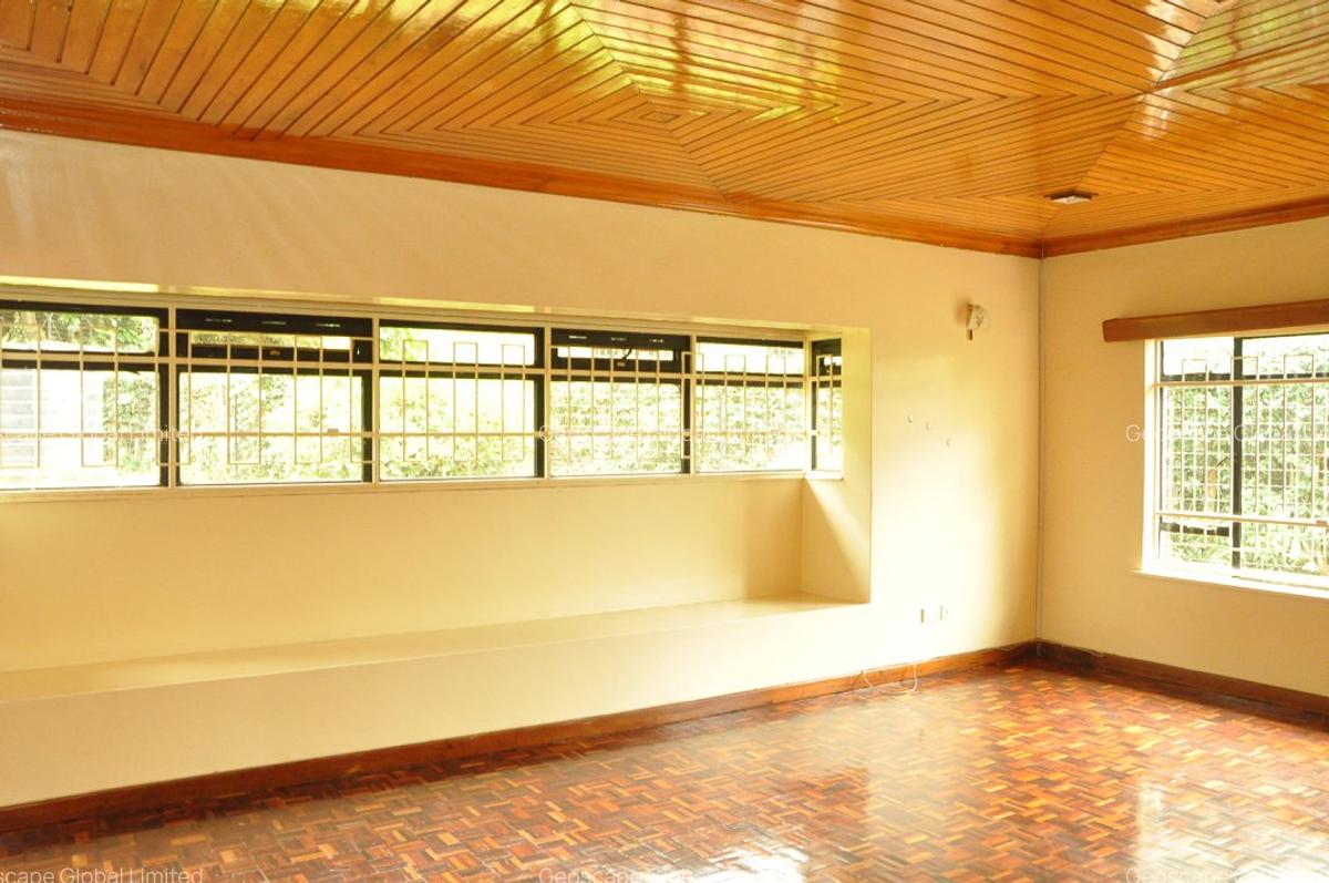 5 Bed House with En Suite in Nyari - 8