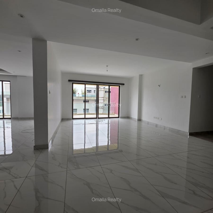 4 Bed Townhouse with En Suite in Westlands Area - 12