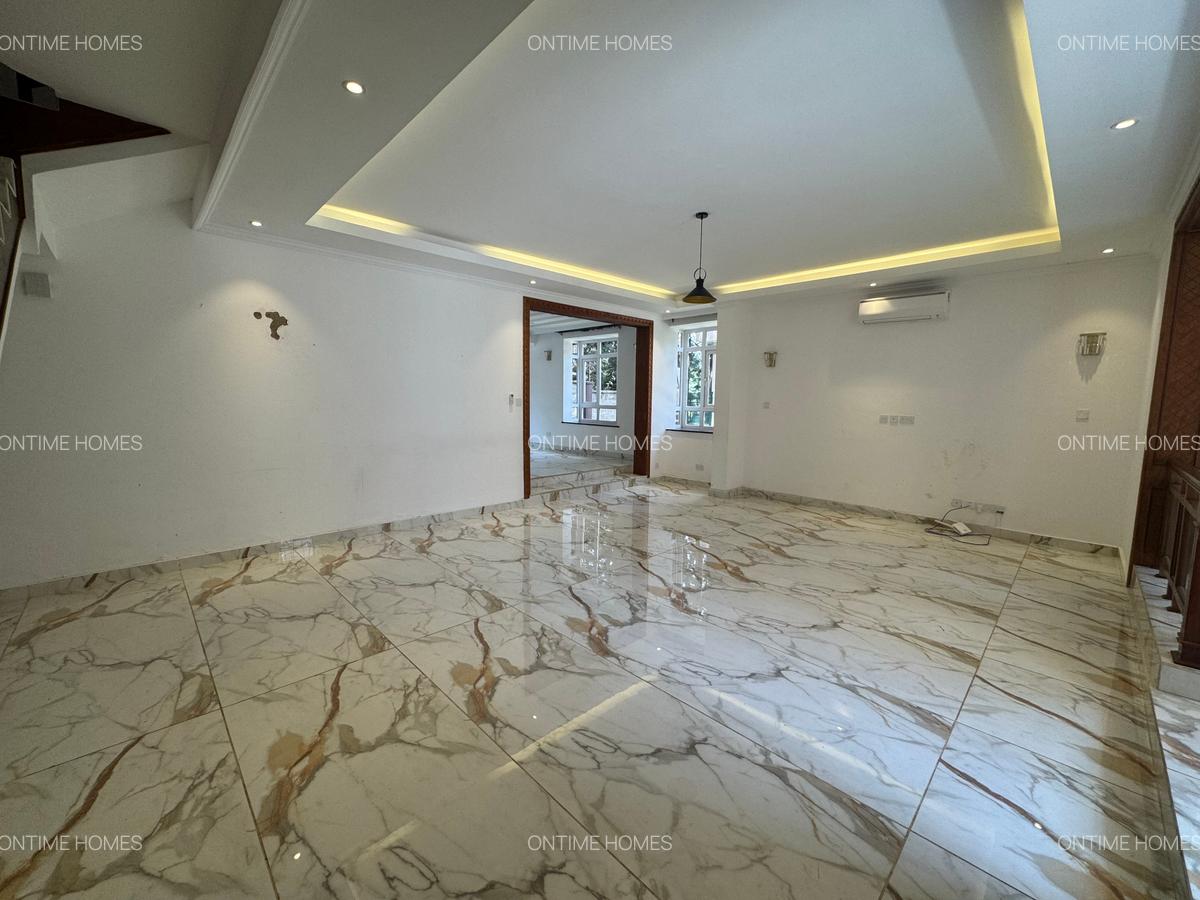 5 Bed Townhouse with En Suite at Lavington - 8