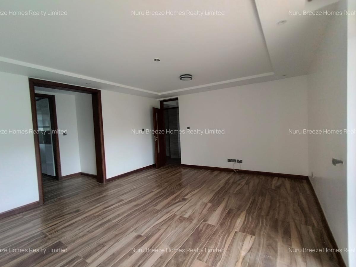 5 Bed Townhouse with En Suite in Lavington - 12