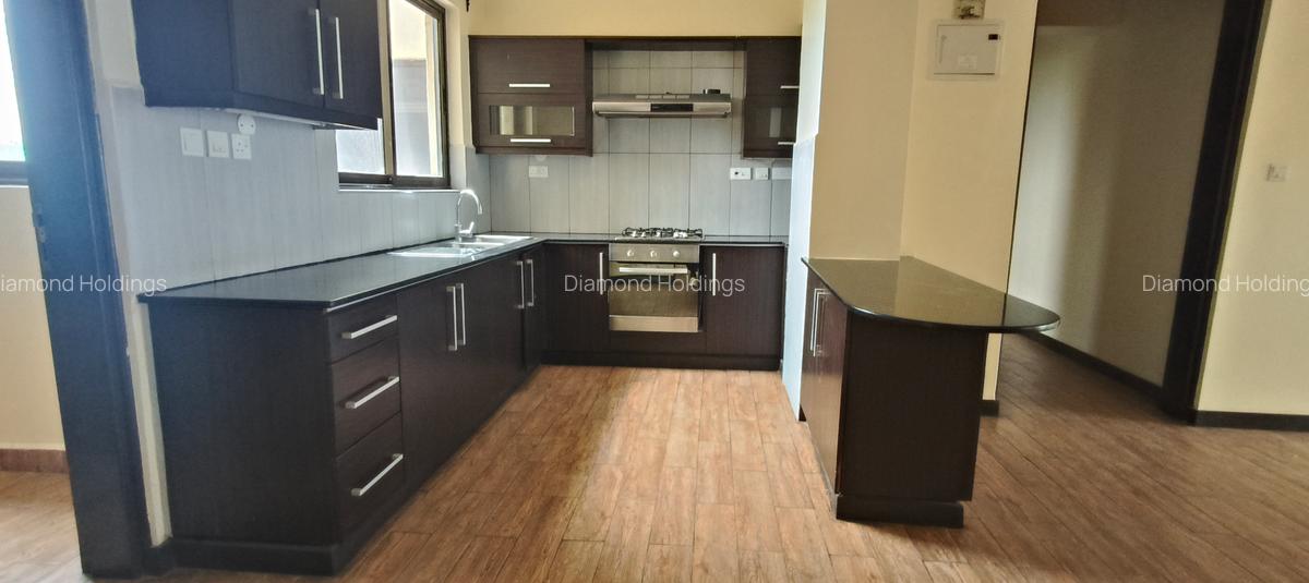 3 Bed Apartment with En Suite at Parklands - 8