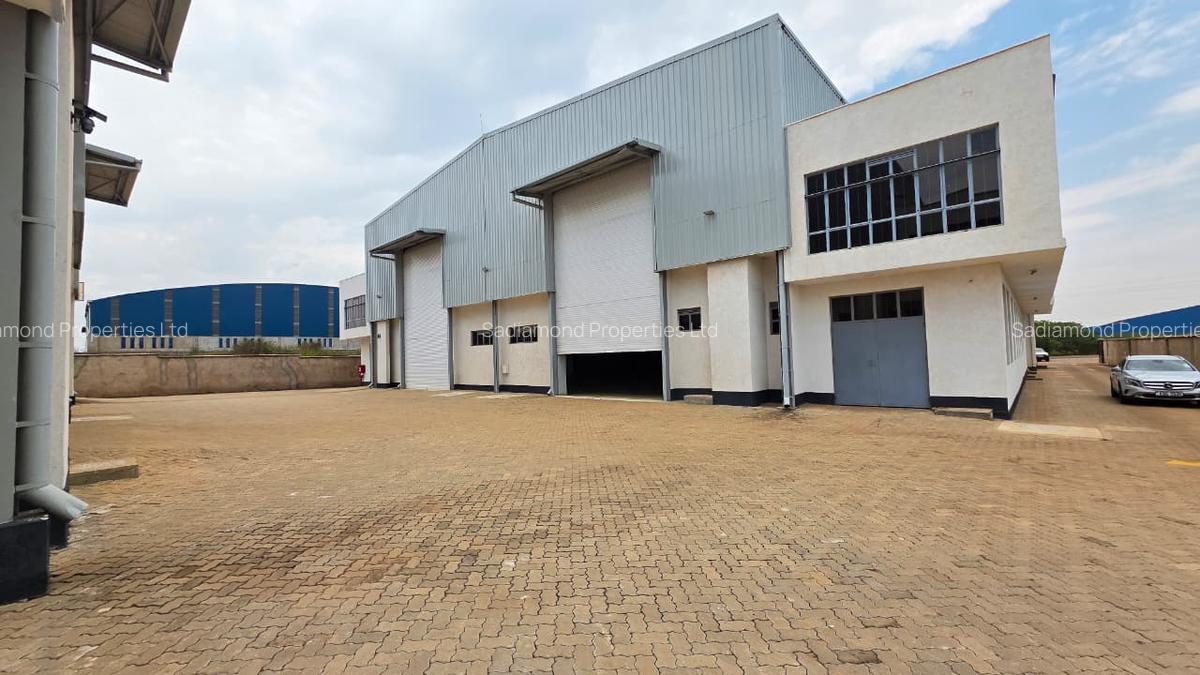 4,950 ft² Office with Backup Generator in Tatu City - 8