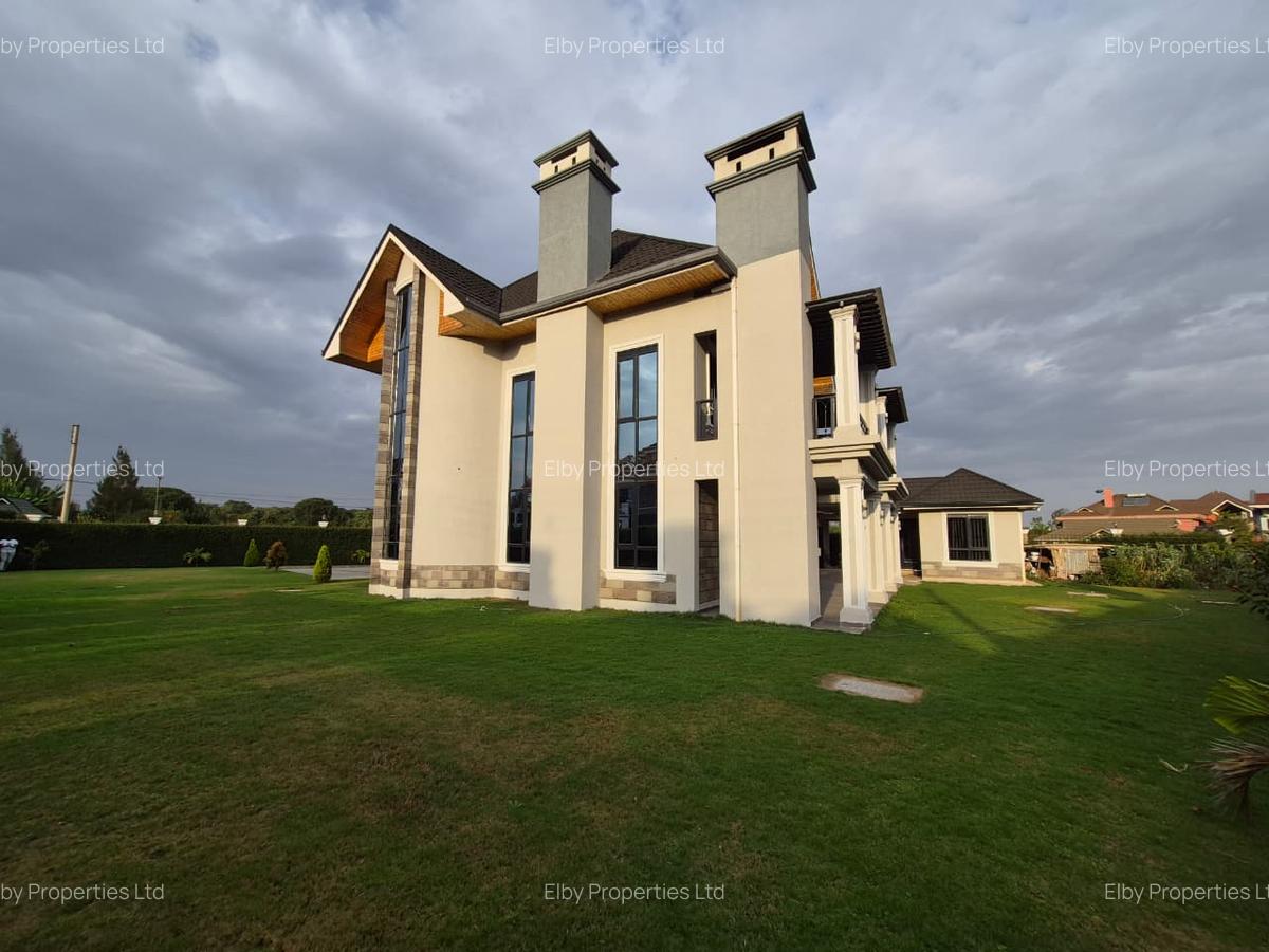 5 Bed House with En Suite in Runda - 2