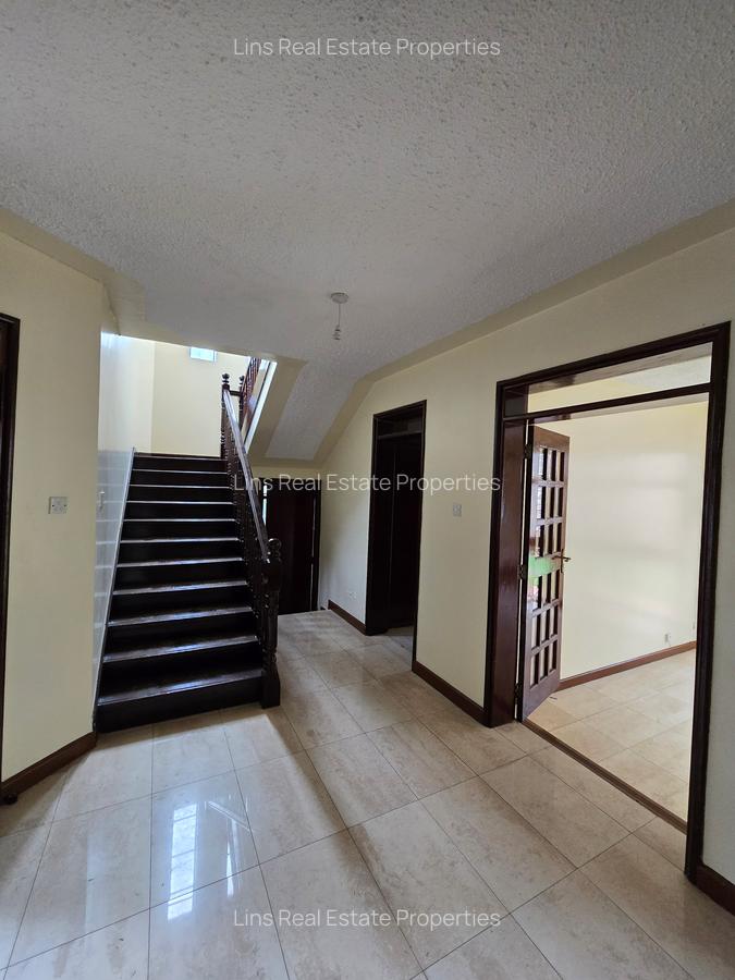 5 Bed Townhouse with En Suite in Lavington - 19