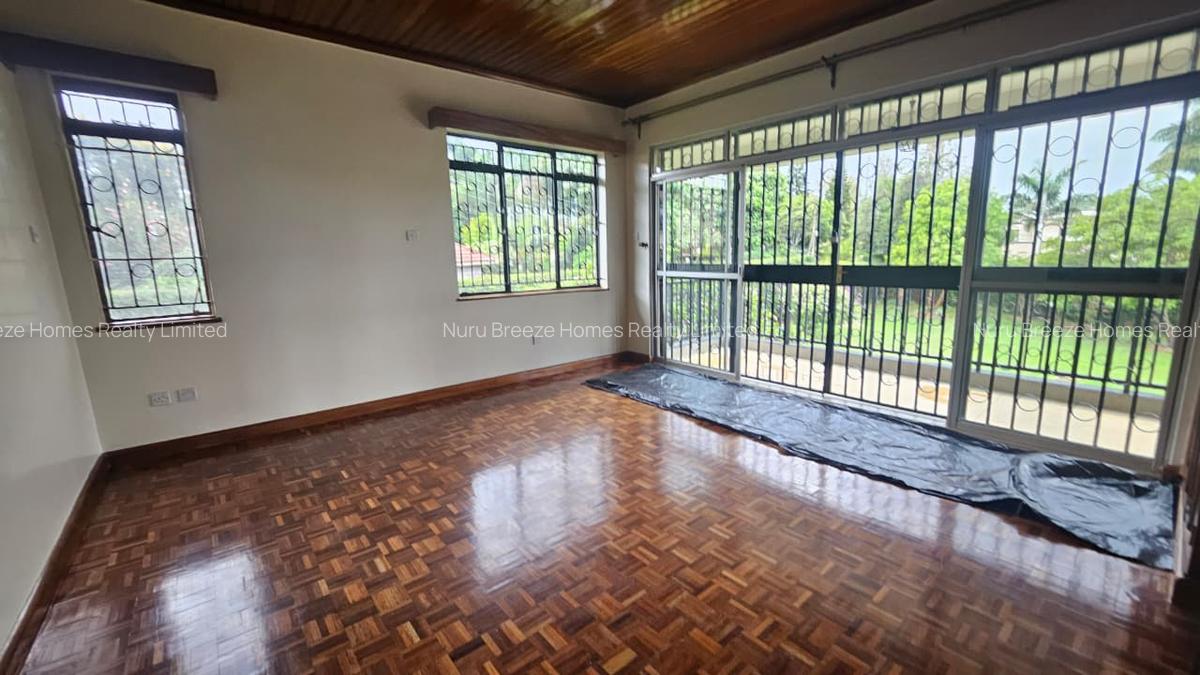 5 Bed House with En Suite in Runda - 2