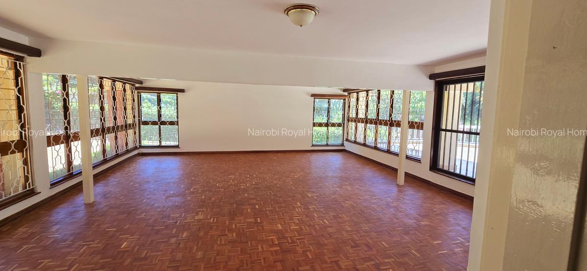 5 Bed House with En Suite at Whispers Avenue - 16