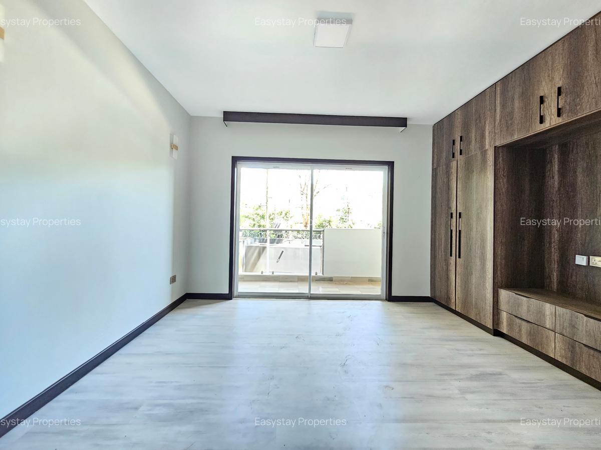 2 Bed Apartment with En Suite in Riverside - 5