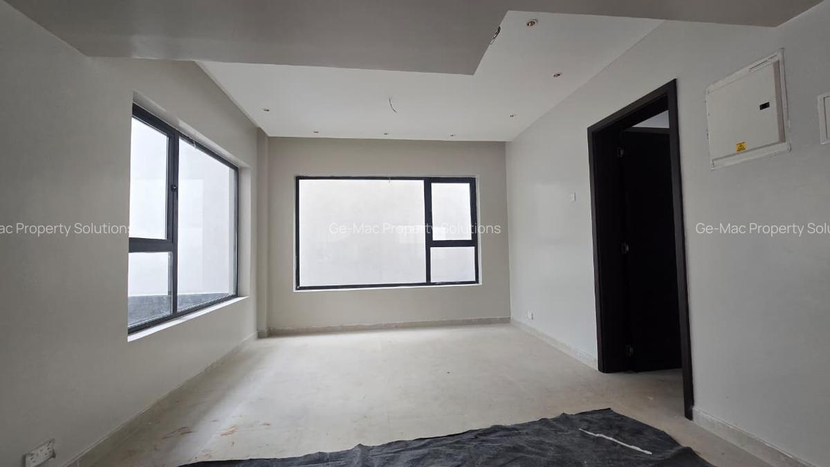 5 Bed House with En Suite in Lavington - 4