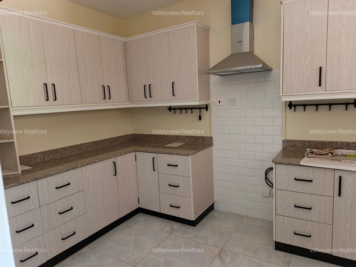 3 Bed Townhouse with En Suite at Lavington - 10