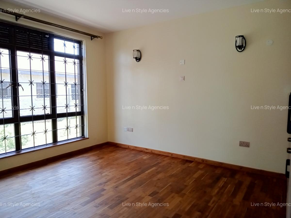 5 Bed House with En Suite in Runda - 19