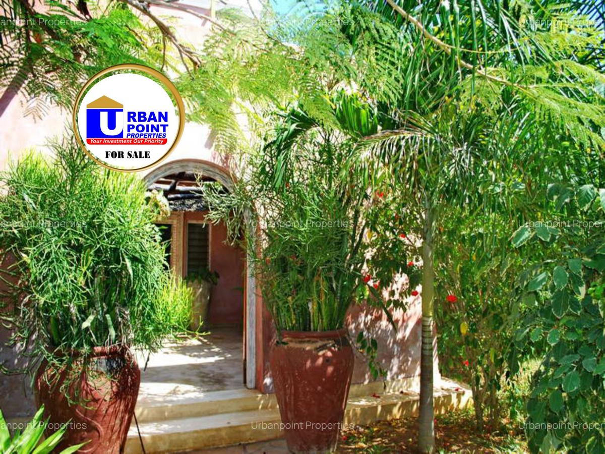 6 Bed Villa with En Suite in Watamu - 10