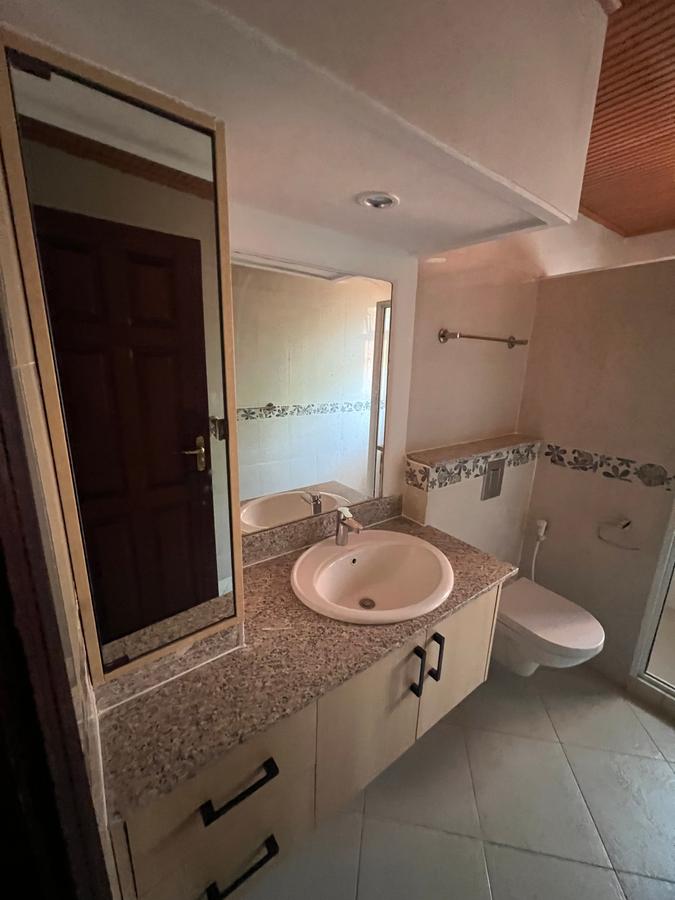 5 Bed House with En Suite at Spring Valley - 16