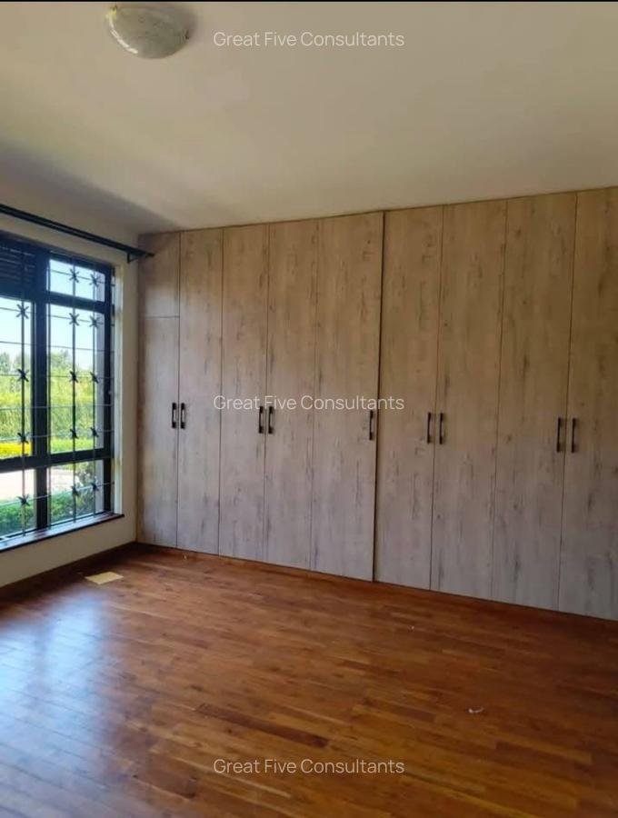 5 Bed House with En Suite in Runda - 13