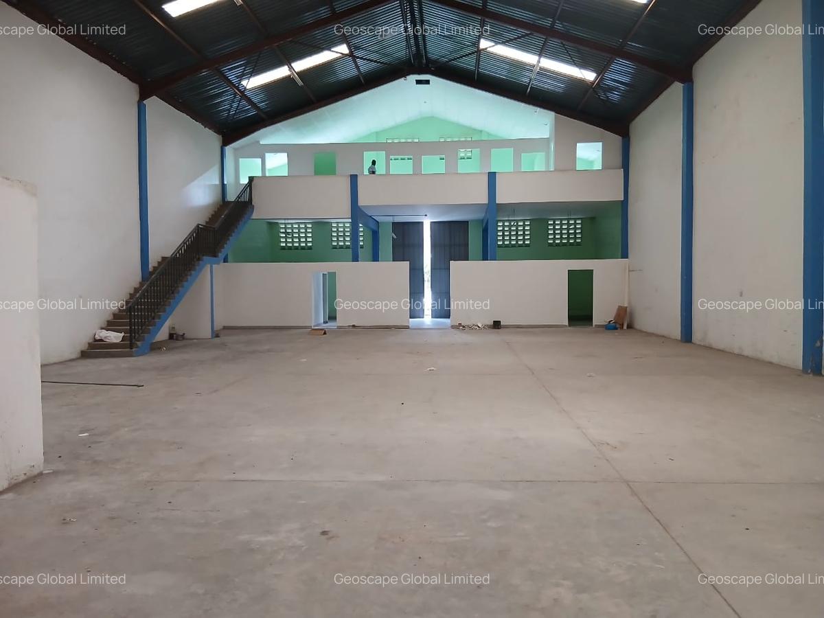 5,700 ft² Warehouse with Backup Generator in Industrial Area - 8