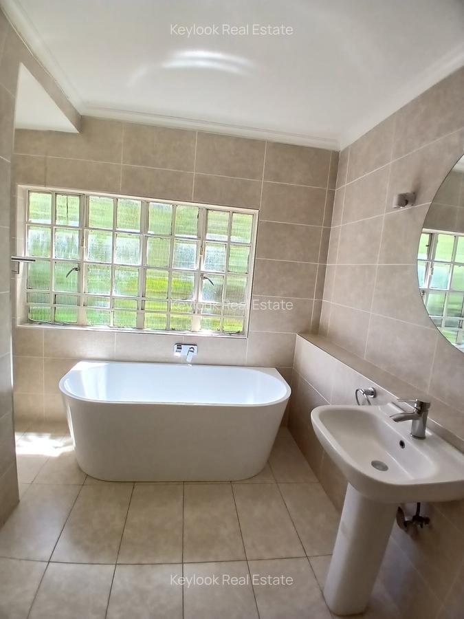 4 Bed House with En Suite at Lavington Green - 9