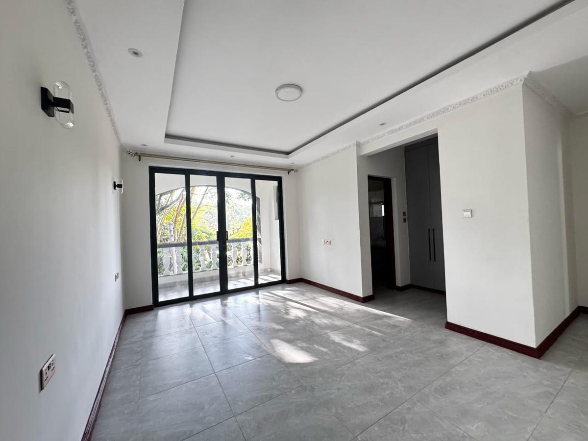 5 Bed Townhouse with En Suite in Lavington - 10