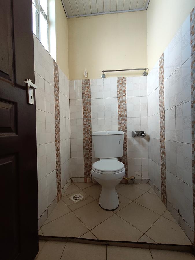 1 Bed House with En Suite at Karen Road - 8