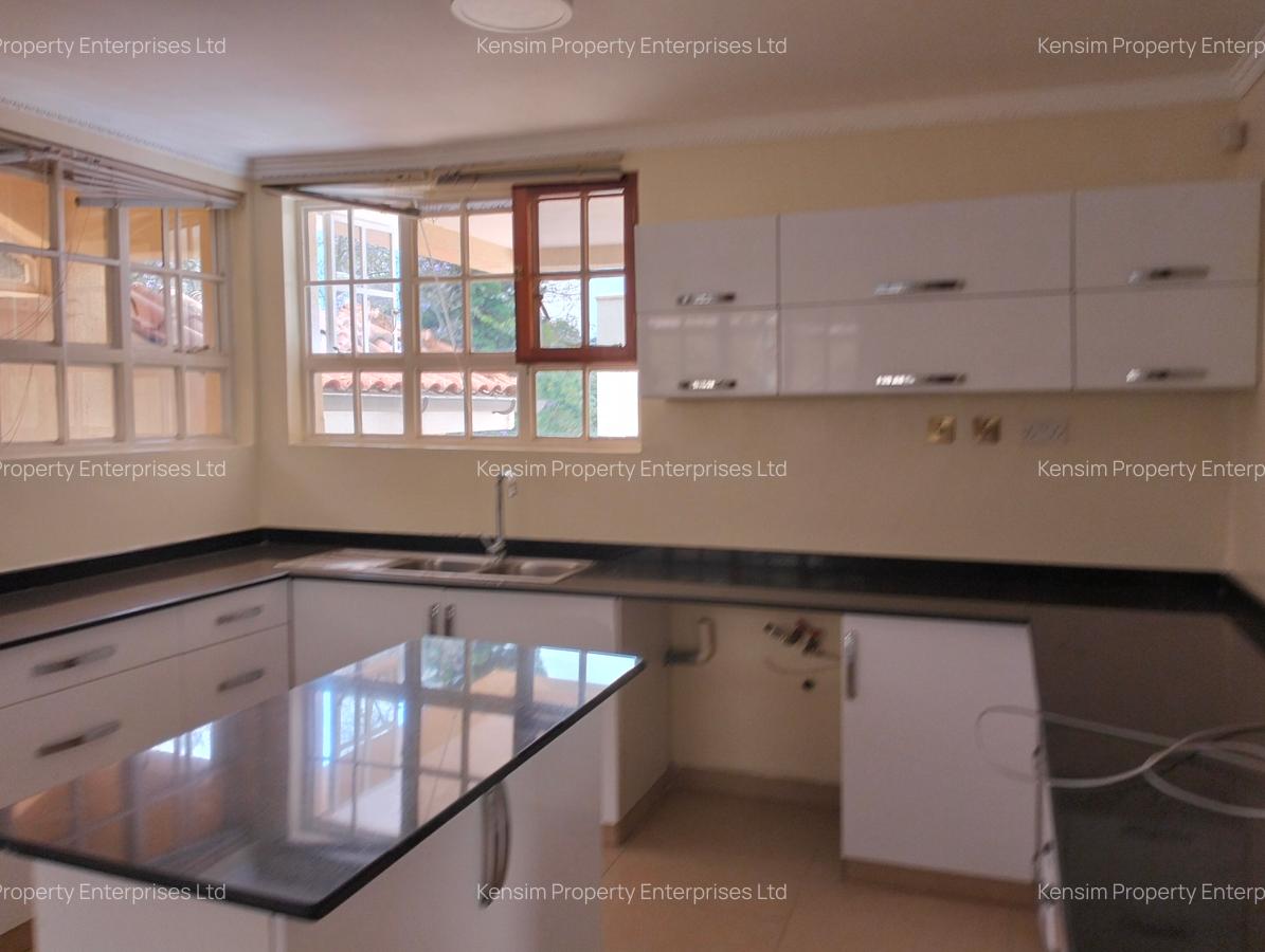 4 Bed Townhouse with En Suite in Kyuna - 11
