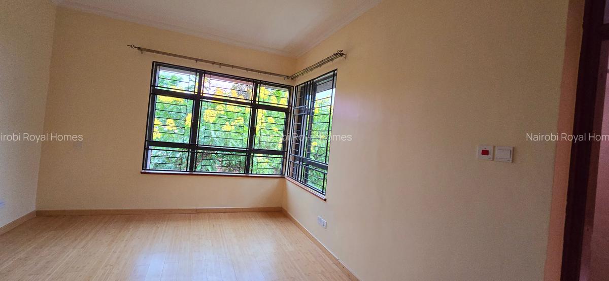 5 Bed Townhouse with En Suite at Lavington Road - 13